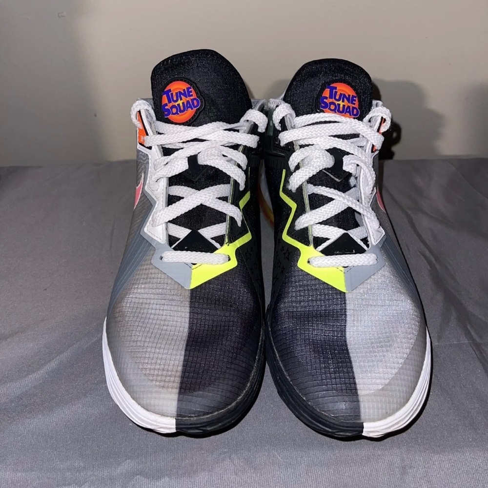 Nike LeBron XVIII 18 Low Space Jam Bugs vs Marvin Grey CV7562-005 Men's Size 6.5 - Picture 3 of 10